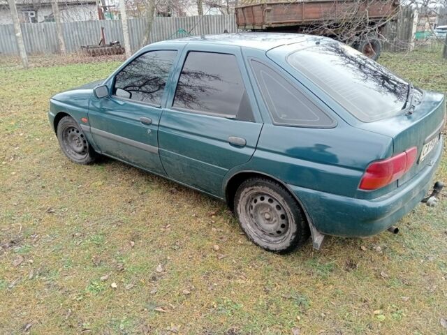 Зеленый Форд Эскорт, объемом двигателя 1.6 л и пробегом 300 тыс. км за 2200 $, фото 1 на Automoto.ua