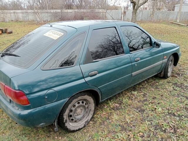 Зеленый Форд Эскорт, объемом двигателя 1.6 л и пробегом 300 тыс. км за 2200 $, фото 2 на Automoto.ua