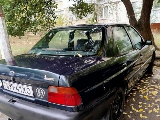 Зеленый Форд Эскорт, объемом двигателя 1 л и пробегом 3 тыс. км за 1700 $, фото 2 на Automoto.ua