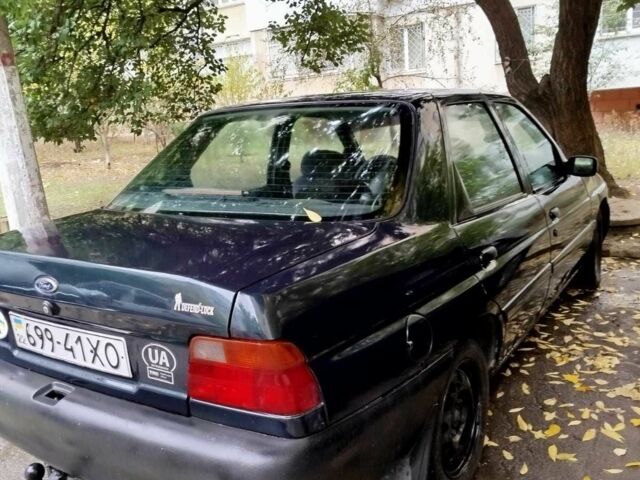 Зеленый Форд Эскорт, объемом двигателя 1.8 л и пробегом 3 тыс. км за 1900 $, фото 3 на Automoto.ua