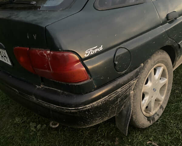 Зеленый Форд Эскорт, объемом двигателя 1.6 л и пробегом 111 тыс. км за 950 $, фото 5 на Automoto.ua