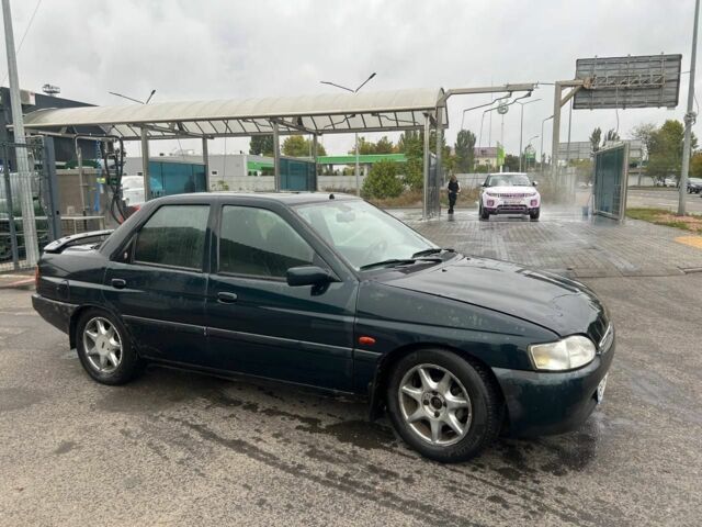 Зеленый Форд Эскорт, объемом двигателя 1.8 л и пробегом 340 тыс. км за 1000 $, фото 4 на Automoto.ua