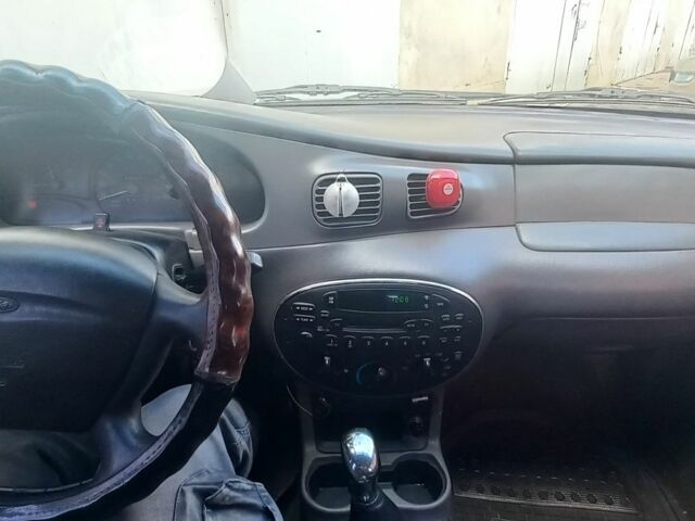 Зелений Форд Ескорт, об'ємом двигуна 2 л та пробігом 150 тис. км за 2000 $, фото 5 на Automoto.ua