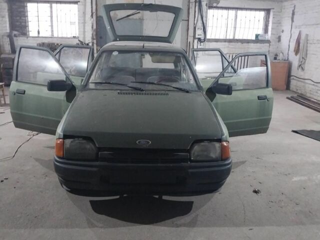 Зелений Форд Ескорт, об'ємом двигуна 1.6 л та пробігом 1 тис. км за 700 $, фото 1 на Automoto.ua