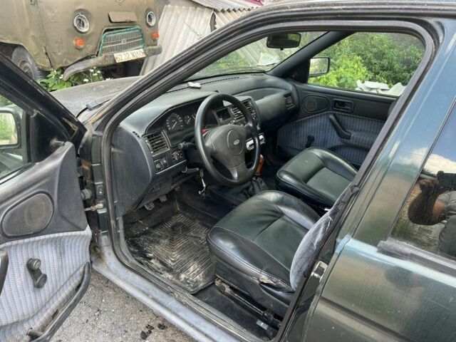 Зеленый Форд Эскорт, объемом двигателя 1.8 л и пробегом 2 тыс. км за 900 $, фото 3 на Automoto.ua