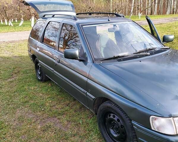 Зеленый Форд Эскорт, объемом двигателя 1.8 л и пробегом 436 тыс. км за 1999 $, фото 24 на Automoto.ua