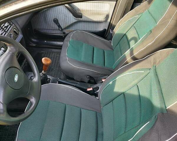 Зеленый Форд Эскорт, объемом двигателя 1.8 л и пробегом 436 тыс. км за 1999 $, фото 10 на Automoto.ua