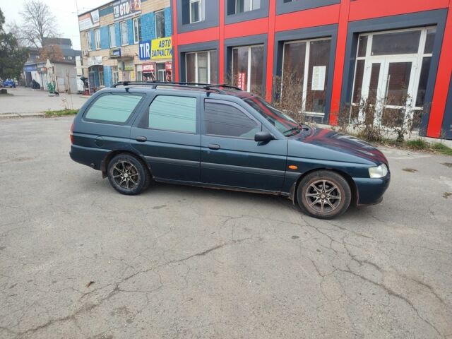 Зеленый Форд Эскорт, объемом двигателя 1.6 л и пробегом 220 тыс. км за 1100 $, фото 1 на Automoto.ua