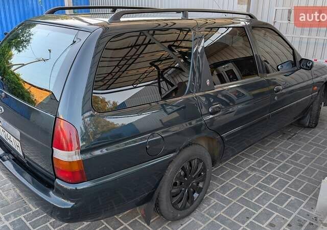 Зеленый Форд Эскорт, объемом двигателя 1.6 л и пробегом 217 тыс. км за 2000 $, фото 8 на Automoto.ua