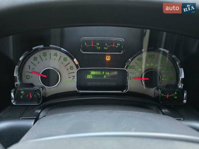 Чорний Форд Экспедиція, об'ємом двигуна 5.4 л та пробігом 310 тис. км за 14000 $, фото 23 на Automoto.ua