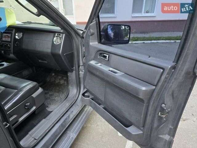 Чорний Форд Экспедиція, об'ємом двигуна 5.4 л та пробігом 310 тис. км за 14000 $, фото 20 на Automoto.ua
