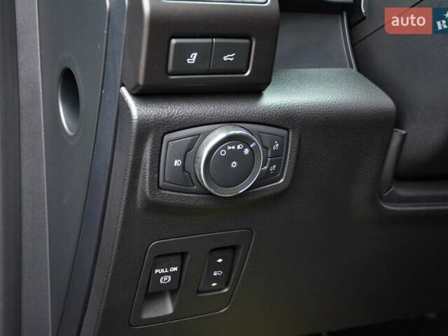 Черный Форд Экспедиция, объемом двигателя 3.5 л и пробегом 31 тыс. км за 48000 $, фото 16 на Automoto.ua