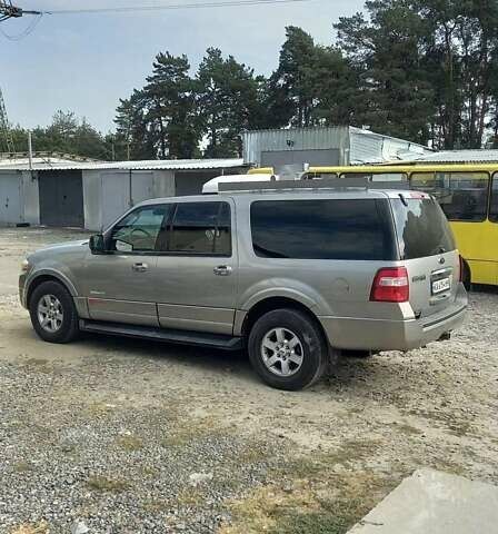 Серый Форд Экспедиция, объемом двигателя 5.4 л и пробегом 106 тыс. км за 11990 $, фото 3 на Automoto.ua