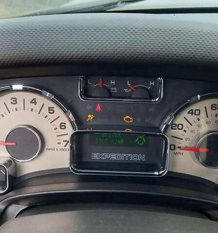 Серый Форд Экспедиция, объемом двигателя 5.4 л и пробегом 106 тыс. км за 11990 $, фото 10 на Automoto.ua