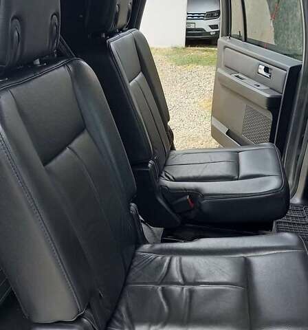 Серый Форд Экспедиция, объемом двигателя 5.4 л и пробегом 106 тыс. км за 11990 $, фото 12 на Automoto.ua