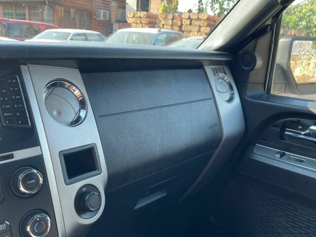 Серый Форд Экспедиция, объемом двигателя 3.5 л и пробегом 72 тыс. км за 17000 $, фото 16 на Automoto.ua