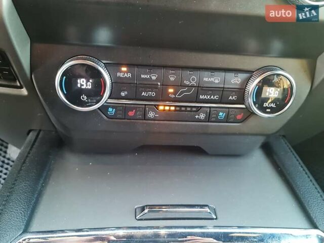 Серый Форд Экспедиция, объемом двигателя 3.5 л и пробегом 108 тыс. км за 38500 $, фото 38 на Automoto.ua