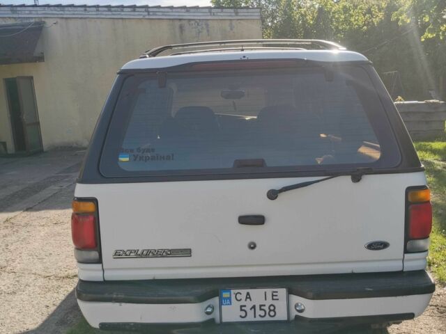 Белый Форд Эксплорер, объемом двигателя 4 л и пробегом 234 тыс. км за 4800 $, фото 1 на Automoto.ua