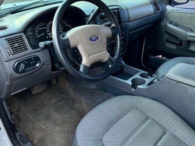 Белый Форд Эксплорер, объемом двигателя 4 л и пробегом 220 тыс. км за 2100 $, фото 5 на Automoto.ua