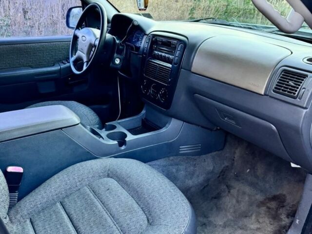 Белый Форд Эксплорер, объемом двигателя 4 л и пробегом 220 тыс. км за 2100 $, фото 6 на Automoto.ua