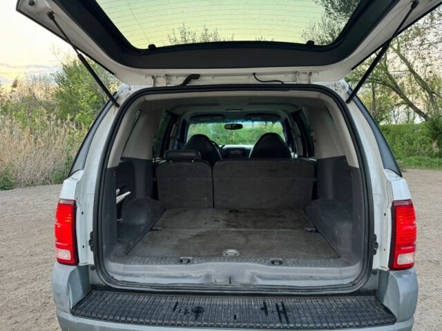 Белый Форд Эксплорер, объемом двигателя 4 л и пробегом 220 тыс. км за 2100 $, фото 3 на Automoto.ua