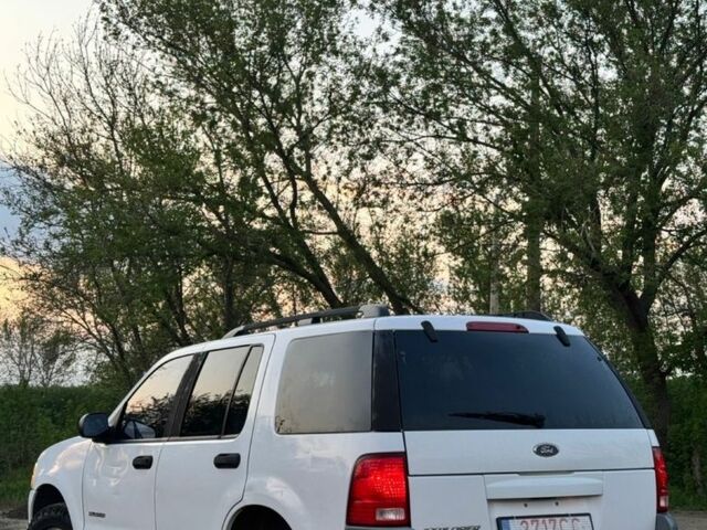 Белый Форд Эксплорер, объемом двигателя 4 л и пробегом 220 тыс. км за 2100 $, фото 1 на Automoto.ua