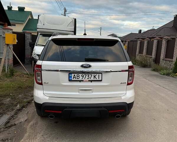 Белый Форд Эксплорер, объемом двигателя 3.5 л и пробегом 250 тыс. км за 12500 $, фото 4 на Automoto.ua