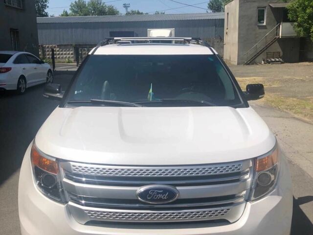 Белый Форд Эксплорер, объемом двигателя 3.5 л и пробегом 239 тыс. км за 15200 $, фото 1 на Automoto.ua