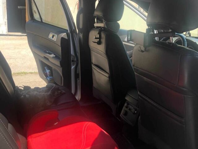 Белый Форд Эксплорер, объемом двигателя 3.5 л и пробегом 239 тыс. км за 15200 $, фото 9 на Automoto.ua