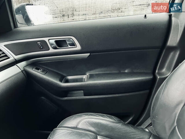 Белый Форд Эксплорер, объемом двигателя 3.5 л и пробегом 340 тыс. км за 12400 $, фото 31 на Automoto.ua