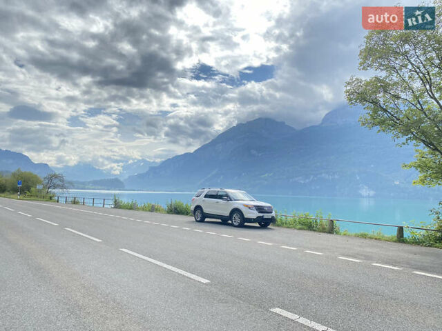 Белый Форд Эксплорер, объемом двигателя 3.5 л и пробегом 340 тыс. км за 12400 $, фото 3 на Automoto.ua