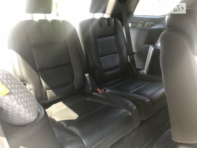 Белый Форд Эксплорер, объемом двигателя 3.5 л и пробегом 217 тыс. км за 15200 $, фото 13 на Automoto.ua