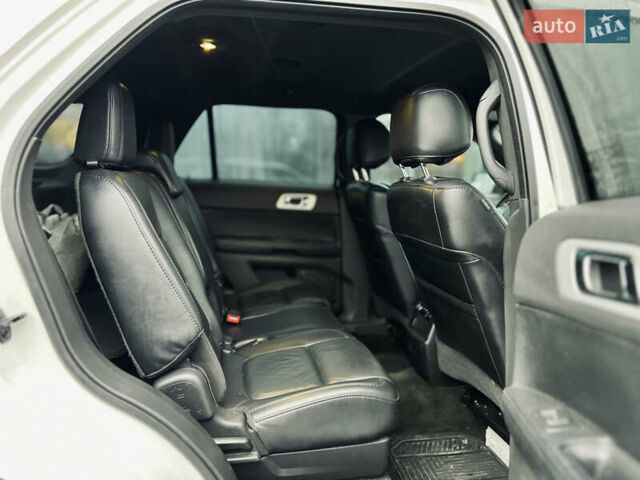 Белый Форд Эксплорер, объемом двигателя 3.5 л и пробегом 340 тыс. км за 12400 $, фото 38 на Automoto.ua