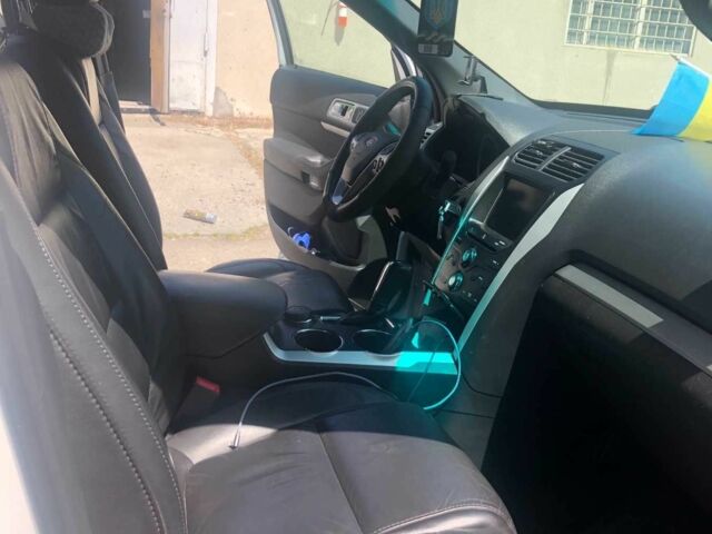 Белый Форд Эксплорер, объемом двигателя 3.5 л и пробегом 239 тыс. км за 15200 $, фото 8 на Automoto.ua