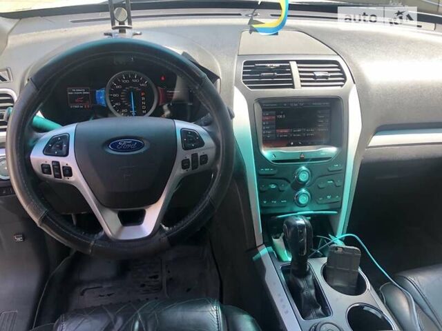 Белый Форд Эксплорер, объемом двигателя 3.5 л и пробегом 217 тыс. км за 15200 $, фото 16 на Automoto.ua