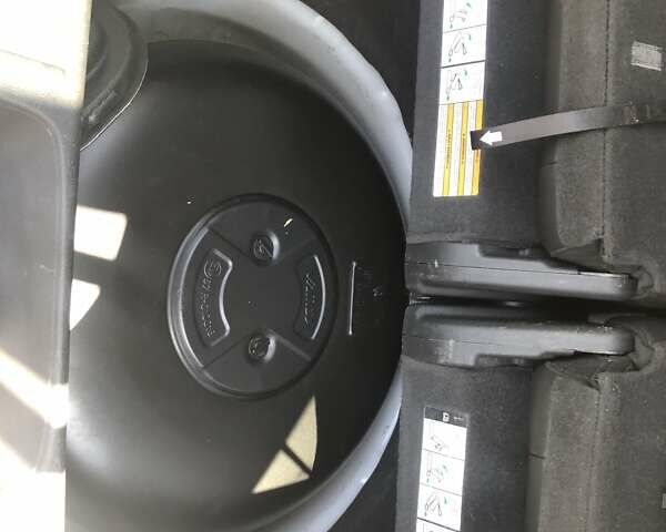 Белый Форд Эксплорер, объемом двигателя 3.5 л и пробегом 217 тыс. км за 15200 $, фото 11 на Automoto.ua