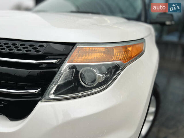 Белый Форд Эксплорер, объемом двигателя 3.5 л и пробегом 340 тыс. км за 12400 $, фото 14 на Automoto.ua
