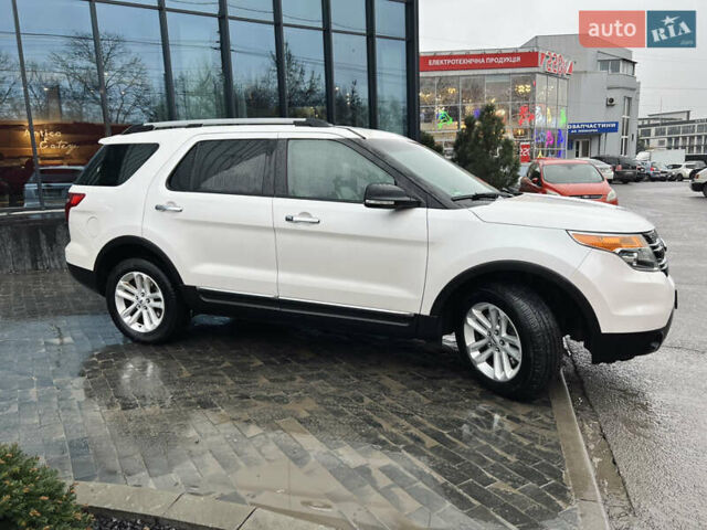 Белый Форд Эксплорер, объемом двигателя 3.5 л и пробегом 340 тыс. км за 12400 $, фото 7 на Automoto.ua