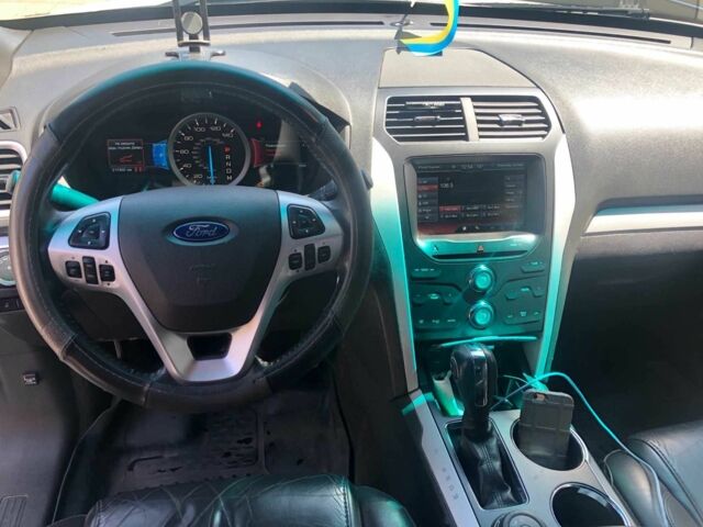 Белый Форд Эксплорер, объемом двигателя 3.5 л и пробегом 239 тыс. км за 15200 $, фото 17 на Automoto.ua