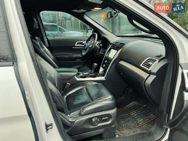 Белый Форд Эксплорер, объемом двигателя 3.5 л и пробегом 340 тыс. км за 12400 $, фото 36 на Automoto.ua