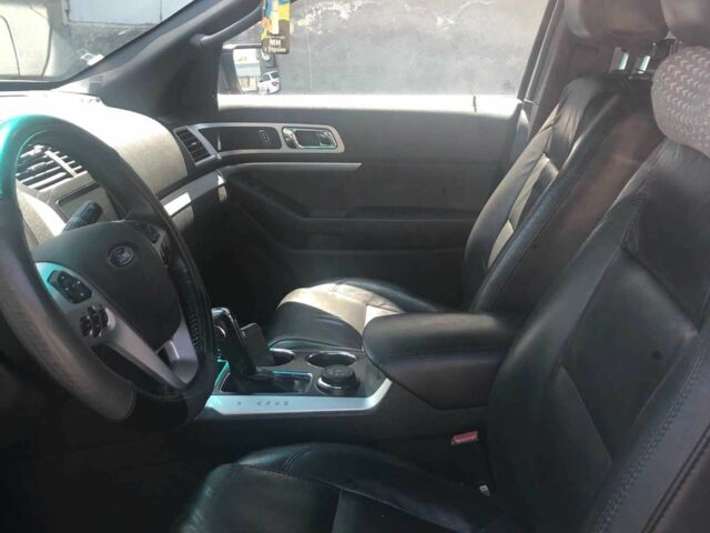 Белый Форд Эксплорер, объемом двигателя 3.5 л и пробегом 239 тыс. км за 15200 $, фото 6 на Automoto.ua