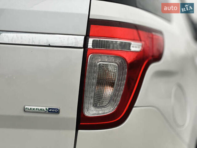 Белый Форд Эксплорер, объемом двигателя 3.5 л и пробегом 340 тыс. км за 12400 $, фото 23 на Automoto.ua