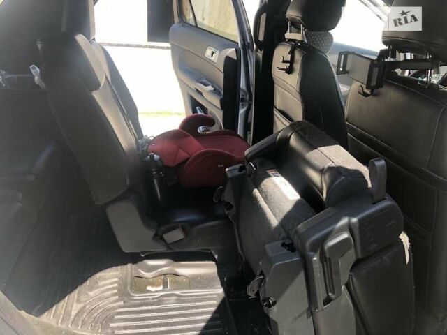 Белый Форд Эксплорер, объемом двигателя 3.5 л и пробегом 217 тыс. км за 15200 $, фото 14 на Automoto.ua