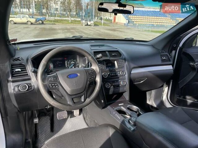 Белый Форд Эксплорер, объемом двигателя 3.72 л и пробегом 128 тыс. км за 16500 $, фото 2 на Automoto.ua