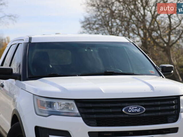 Белый Форд Эксплорер, объемом двигателя 3.72 л и пробегом 128 тыс. км за 16500 $, фото 9 на Automoto.ua