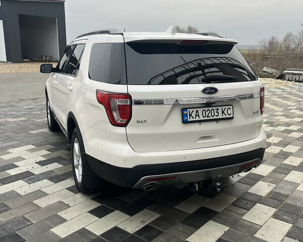 Белый Форд Эксплорер, объемом двигателя 3.5 л и пробегом 180 тыс. км за 17900 $, фото 5 на Automoto.ua