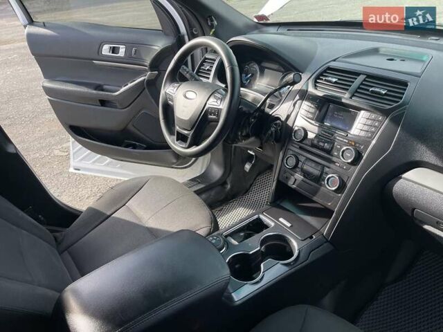 Белый Форд Эксплорер, объемом двигателя 3.72 л и пробегом 128 тыс. км за 16500 $, фото 7 на Automoto.ua