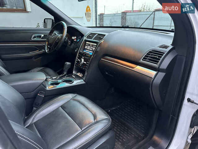 Білий Форд Експлорер, об'ємом двигуна 2.3 л та пробігом 148 тис. км за 16000 $, фото 65 на Automoto.ua