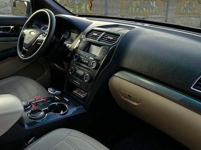 Білий Форд Експлорер, об'ємом двигуна 2.3 л та пробігом 417 тис. км за 15700 $, фото 21 на Automoto.ua