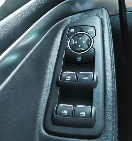 Білий Форд Експлорер, об'ємом двигуна 3.7 л та пробігом 160 тис. км за 17000 $, фото 14 на Automoto.ua